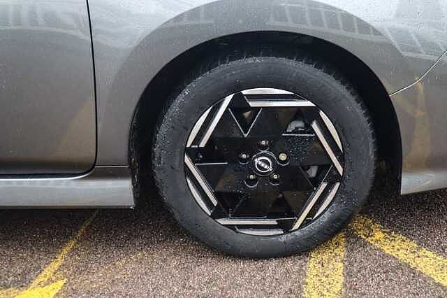 Nissan Leaf 39kWh Acenta Hatchback 5dr Electric Auto (150 ps)