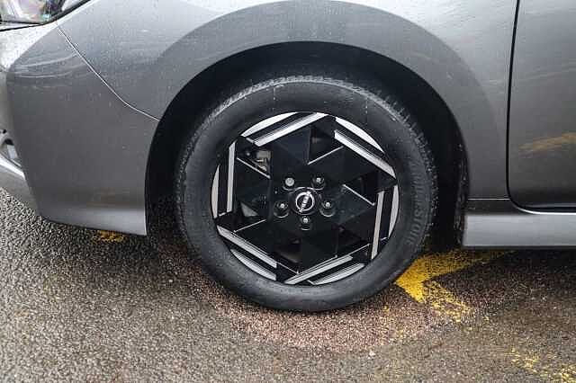 Nissan Leaf 39kWh Acenta Hatchback 5dr Electric Auto (150 ps)