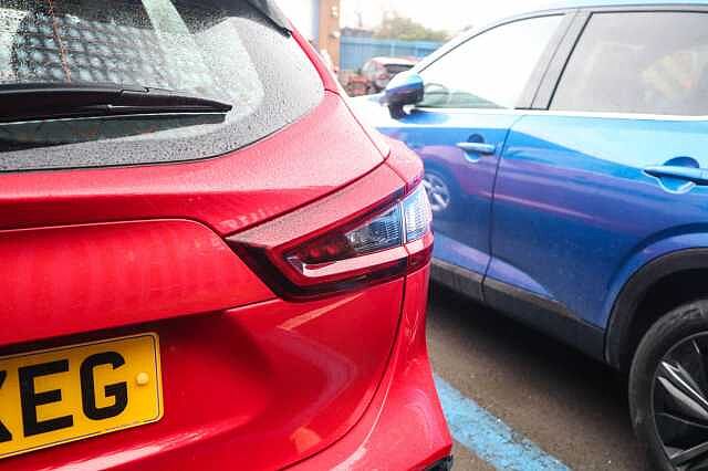 Nissan Qashqai 1.3 DIG-T Acenta Premium SUV 5dr Petrol Manual Euro 6 (s/s) (140 ps)