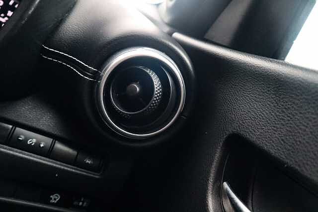 Nissan Juke 1.0 DIG-T N-Connecta SUV 5dr Petrol Manual Euro 6 (s/s) (114 ps)