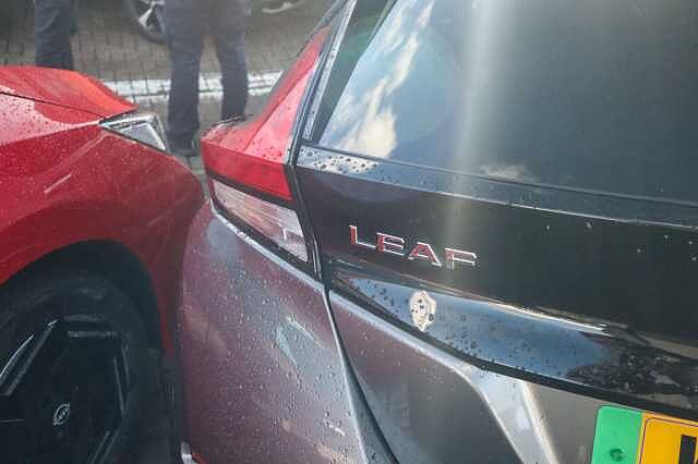 Nissan Leaf 40kWh Tekna Hatchback 5dr Electric Auto (150 ps)