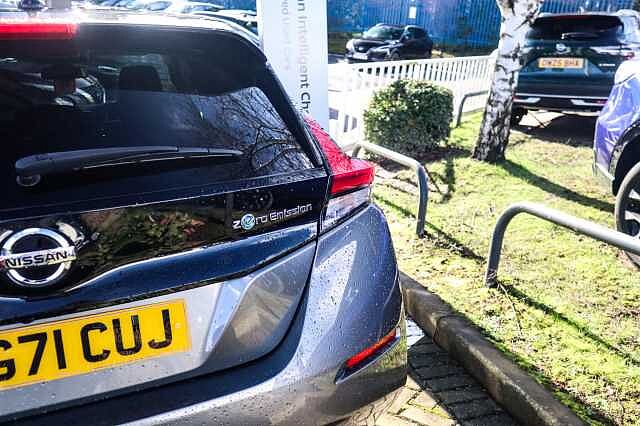 Nissan Leaf 40kWh Tekna Hatchback 5dr Electric Auto (150 ps)