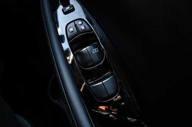 Nissan Leaf 40kWh Tekna Hatchback 5dr Electric Auto (150 ps)