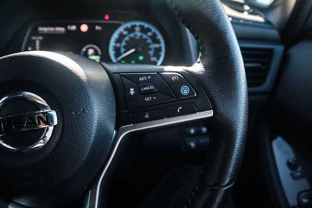 Nissan Leaf 40kWh Tekna Hatchback 5dr Electric Auto (150 ps)