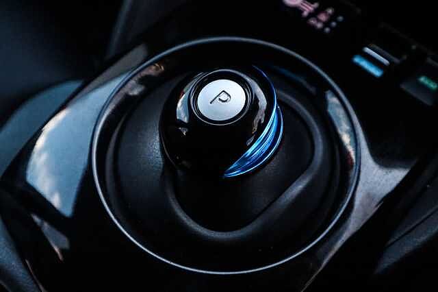 Nissan Leaf 40kWh Tekna Hatchback 5dr Electric Auto (150 ps)