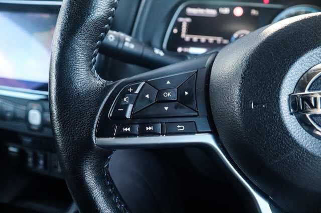 Nissan Leaf 40kWh Tekna Hatchback 5dr Electric Auto (150 ps)