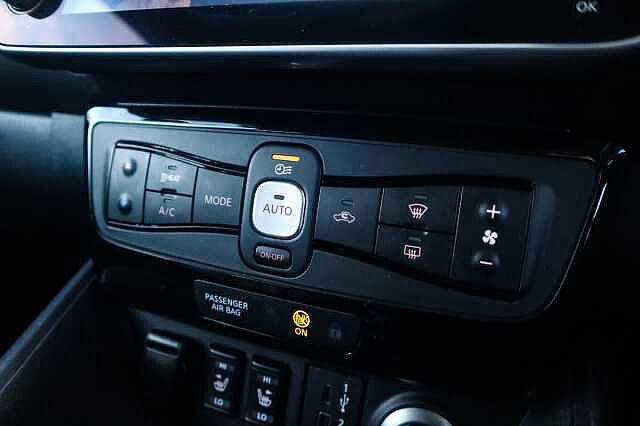 Nissan Leaf 40kWh Tekna Hatchback 5dr Electric Auto (150 ps)