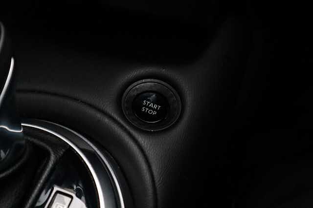 Nissan Juke 1.6 N-Connecta SUV 5dr Petrol Hybrid Auto Euro 6 (143 ps)