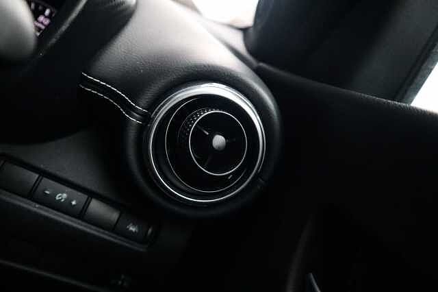 Nissan Juke 1.6 N-Connecta SUV 5dr Petrol Hybrid Auto Euro 6 (143 ps)