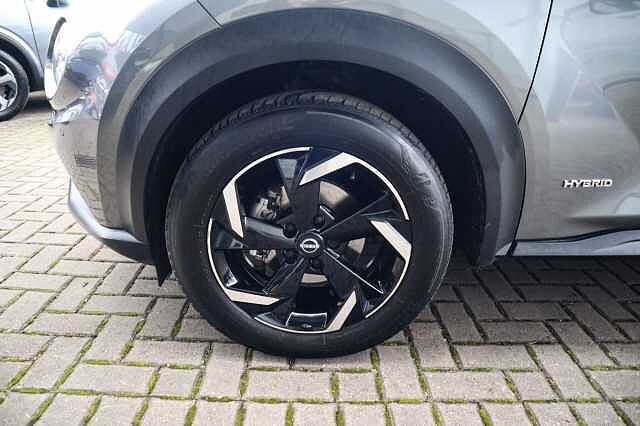 Nissan Juke 1.6 N-Connecta SUV 5dr Petrol Hybrid Auto Euro 6 (143 ps)