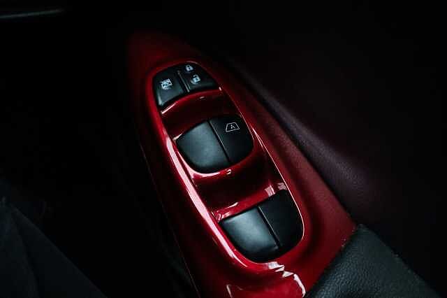 Nissan Juke 1.6 Tekna SUV 5dr Petrol XTRON Euro 6 (117 ps)