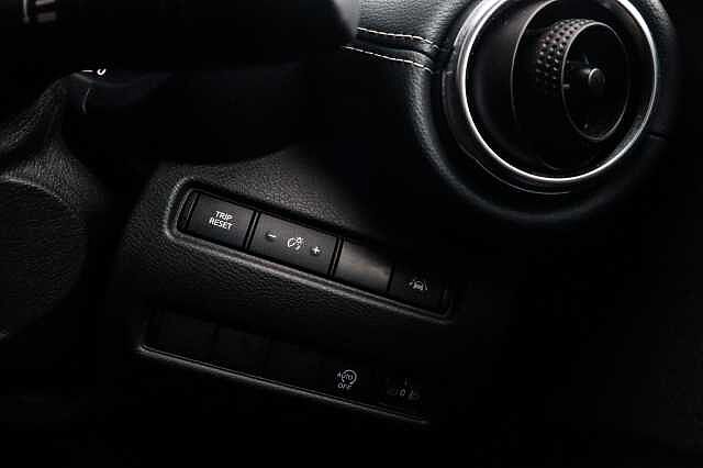 Nissan Juke 1.0 DIG-T N-Connecta SUV 5dr Petrol DCT Auto Euro 6 (s/s) (114 ps)