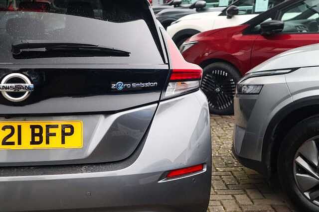 Nissan Leaf 40kWh Tekna Hatchback 5dr Electric Auto (150 ps)