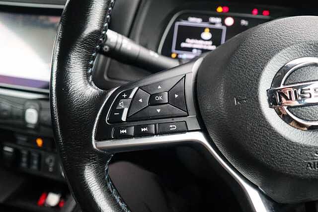 Nissan Leaf 40kWh Tekna Hatchback 5dr Electric Auto (150 ps)
