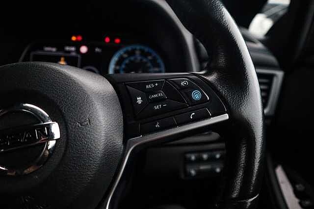 Nissan Leaf 40kWh Tekna Hatchback 5dr Electric Auto (150 ps)