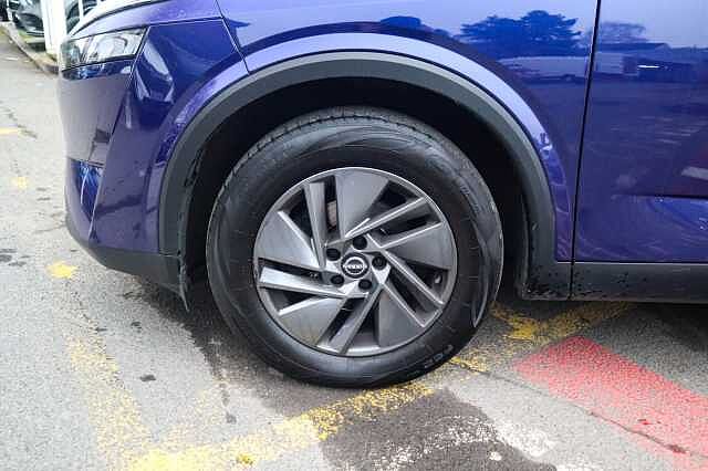 Nissan Qashqai 1.3 DIG-T MHEV Acenta Premium SUV 5dr Petrol Hybrid XTRON Euro 6 (s/s) (158 ps)