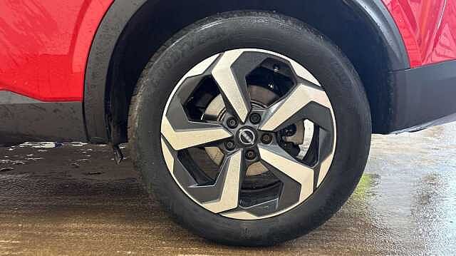 Nissan Qashqai 1.3 DIG-T MHEV N-Connecta SUV 5dr Petrol Hybrid XTRON Euro 6 (s/s) (158 ps)