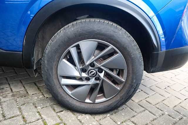 Nissan Qashqai 1.3 DIG-T MHEV Acenta Premium SUV 5dr Petrol Hybrid Manual Euro 6 (s/s) (140 ps)