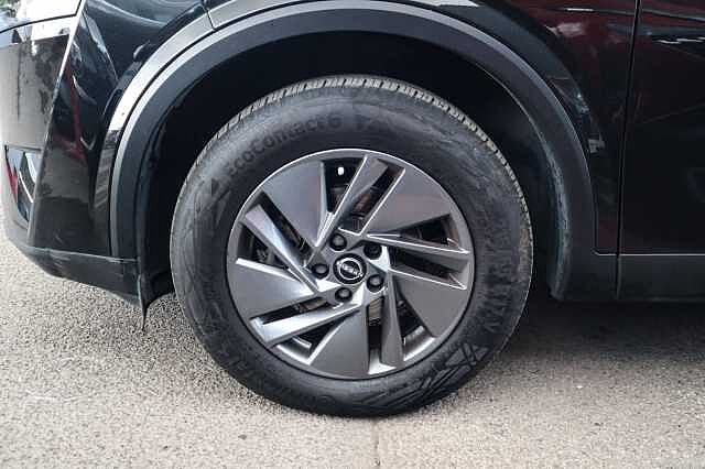 Nissan Qashqai 1.3 DIG-T MHEV Acenta Premium SUV 5dr Petrol Hybrid XTRON Euro 6 (s/s) (158 ps)