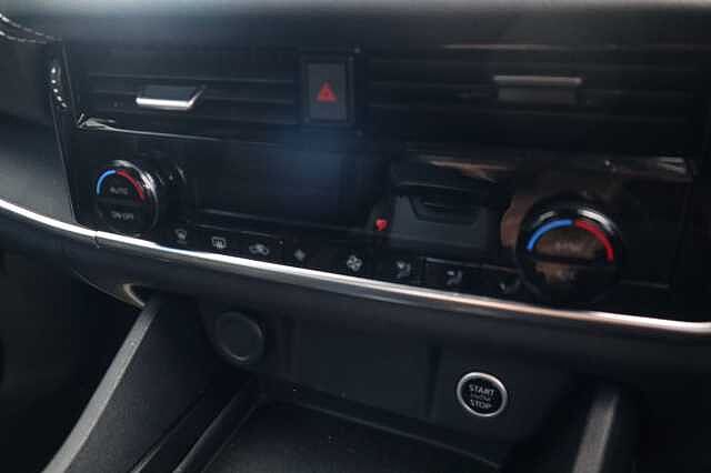 Nissan Qashqai 1.3 DIG-T MHEV Acenta Premium SUV 5dr Petrol Hybrid XTRON Euro 6 (s/s) (158 ps)