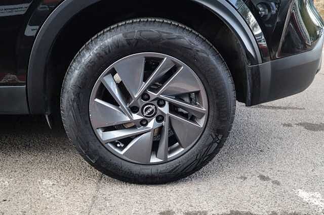 Nissan Qashqai 1.3 DIG-T MHEV Acenta Premium SUV 5dr Petrol Hybrid XTRON Euro 6 (s/s) (158 ps)