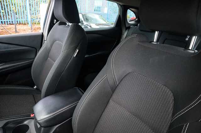 Nissan Qashqai 1.3 DIG-T MHEV Acenta Premium SUV 5dr Petrol Hybrid XTRON Euro 6 (s/s) (158 ps)
