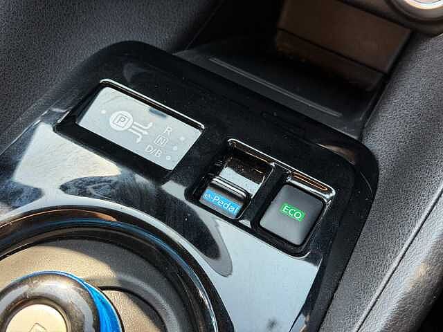 Nissan Leaf 39kWh Tekna Hatchback 5dr Electric Auto (150 ps)