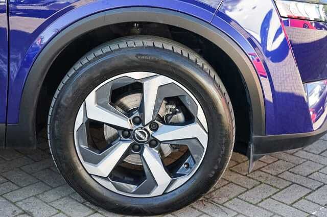 Nissan Qashqai 1.3 DIG-T MHEV N-Connecta SUV 5dr Petrol Hybrid Manual Euro 6 (s/s) (140 ps)