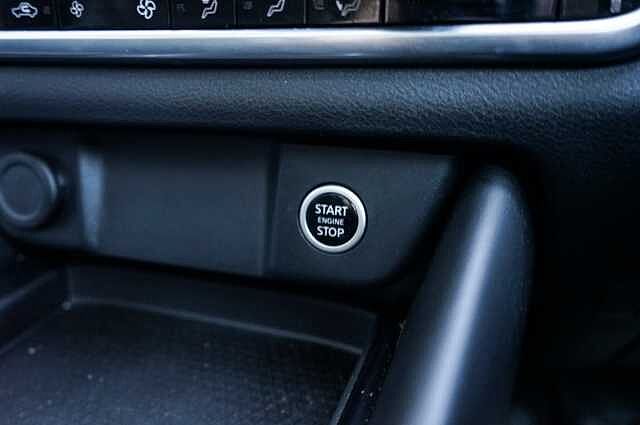 Nissan Qashqai 1.3 DIG-T MHEV N-Connecta SUV 5dr Petrol Hybrid Manual Euro 6 (s/s) (140 ps)