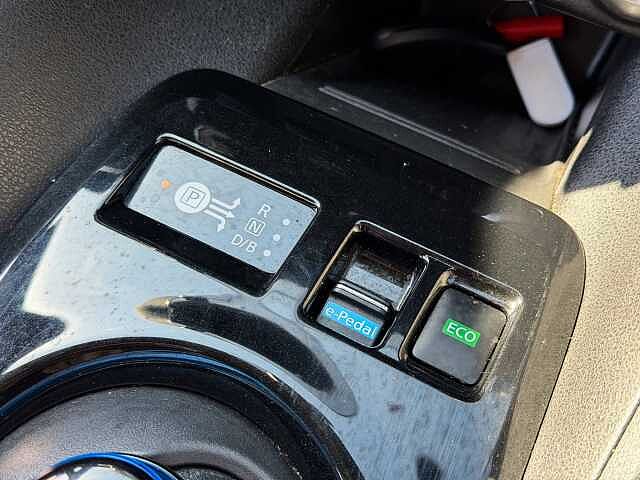 Nissan Leaf 39kWh Tekna Hatchback 5dr Electric Auto (150 ps)