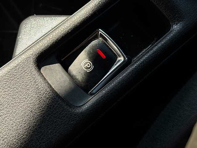 Nissan Leaf 39kWh Tekna Hatchback 5dr Electric Auto (150 ps)